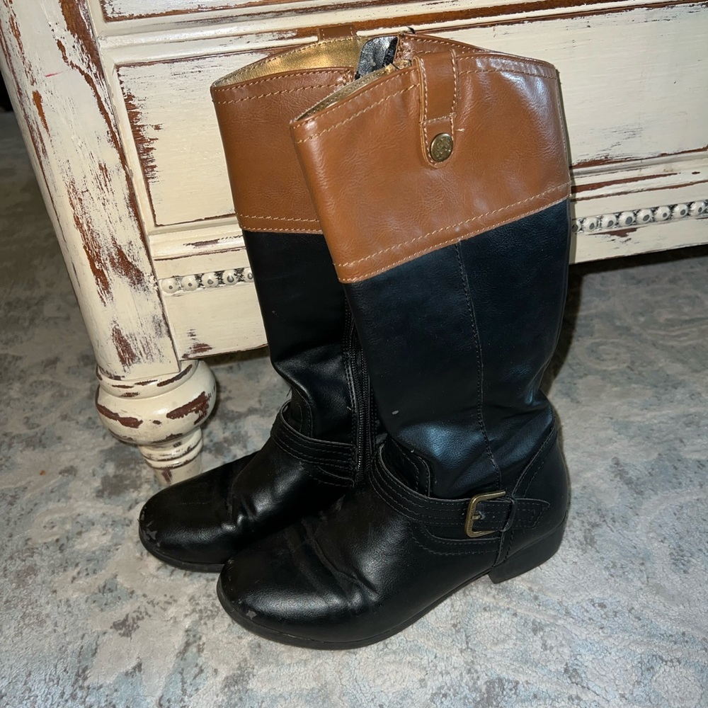 Kids HAMILTON boots, size 3.